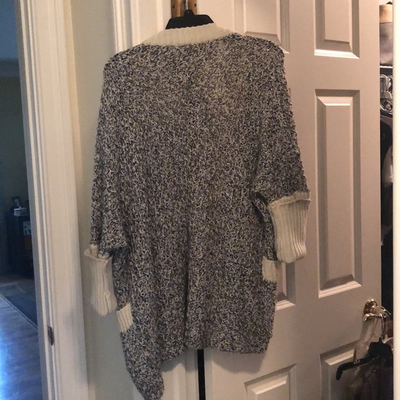 Warm and comfy wrap/cardigan with pockets - Picture 2 of 4